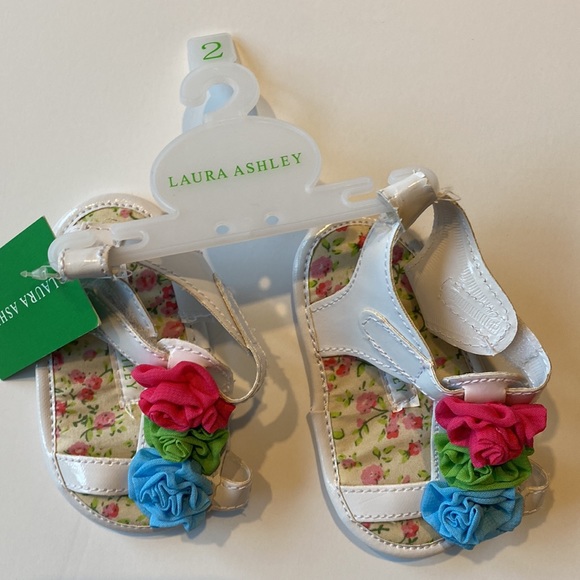 Laura Ashley SZ 2 Open Toe Baby Sandals Flower Shoes New - Picture 5 of 8